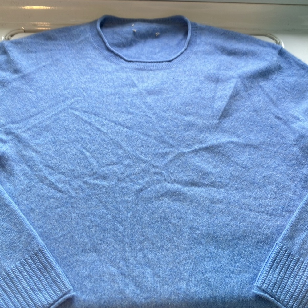 Women’s  Light Blue Crewneck Sweater 100% cashmere large